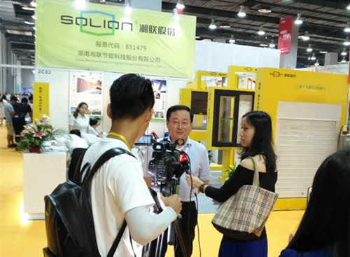 接受广东卫视的专访